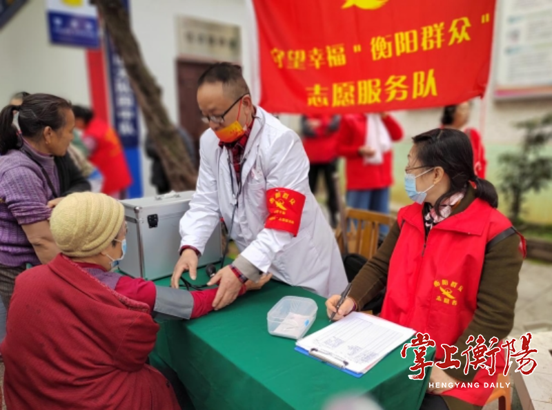 常宁：“红马甲”来到水口山开展志愿服务送温暖